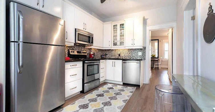 639 Mortimer Avenue, Toronto, ON, M4C 2J9 - 4