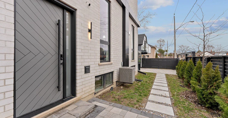 MAIN FULL HOUSE-171 Durant Avenue, Toronto, ON, M4J 4W5 - 35