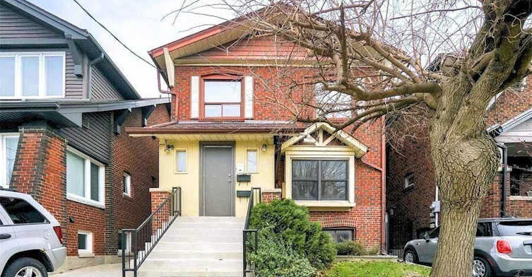 Upper-745 Coxwell Avenue, Toronto, ON, M4C 3C5