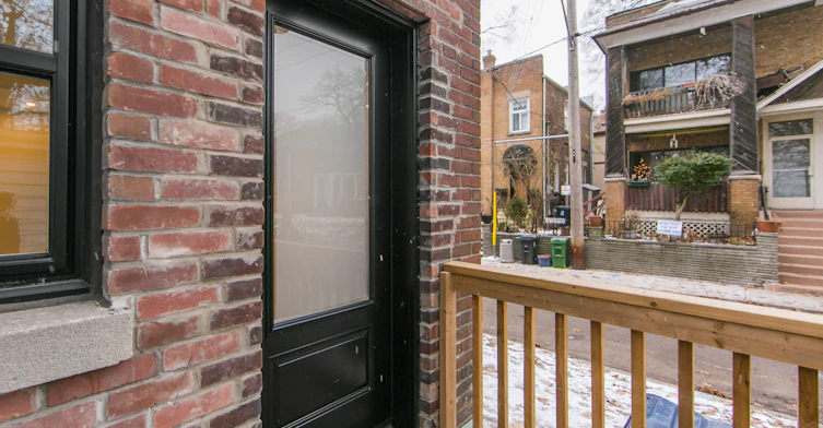 Main-19 Fernwood Park Avenue, Toronto, ON, M4E 3E8 - 3