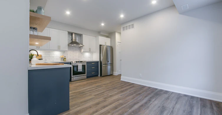 Main-19 Fernwood Park Avenue, Toronto, ON, M4E 3E8 - 9