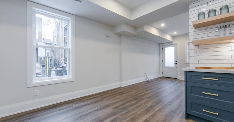 Main-19 Fernwood Park Avenue, Toronto, ON, M4E 3E8 - 12