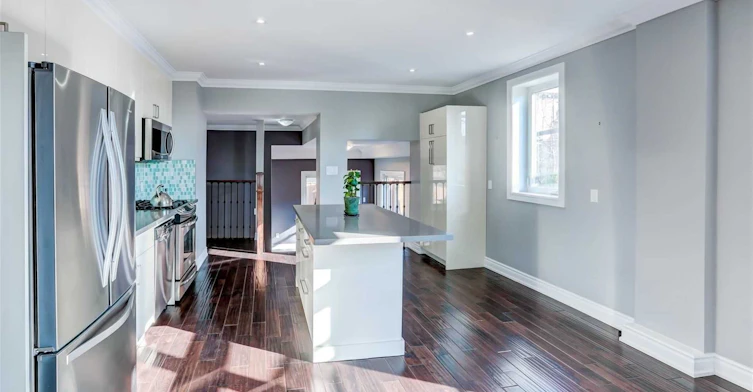 58 Sandford Avenue, Toronto, ON, M4L 2E7 - 8