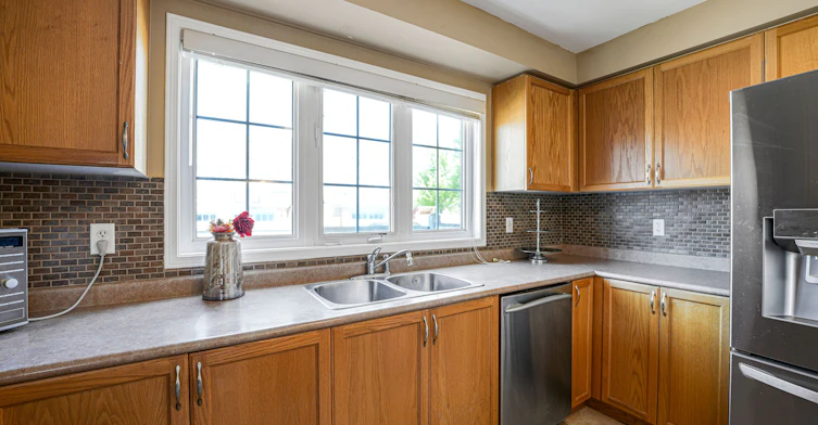 14 Middlecote Drive, Ajax, ON, L1T 0A9 - 6