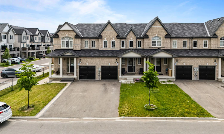 99 Bill Hutchinson Crescent