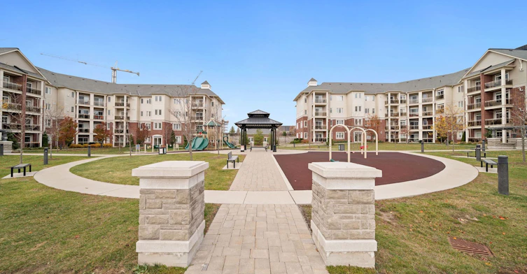 315-84 Aspen Springs Drive, Clarington, ON, L1C 0V3 - 4