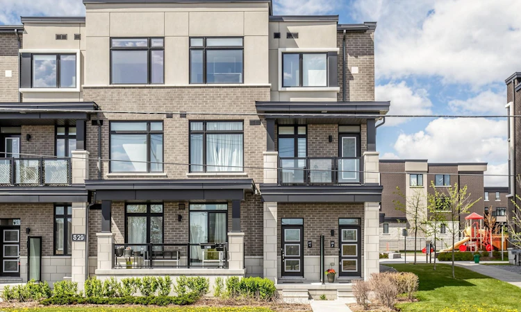 218-2550 Castlegate Crossing