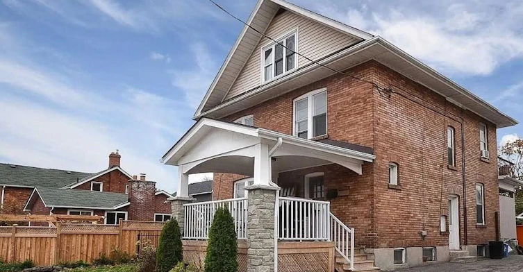 Bsmt-210 Mary Street N, Oshawa, ON, L1G 5C4