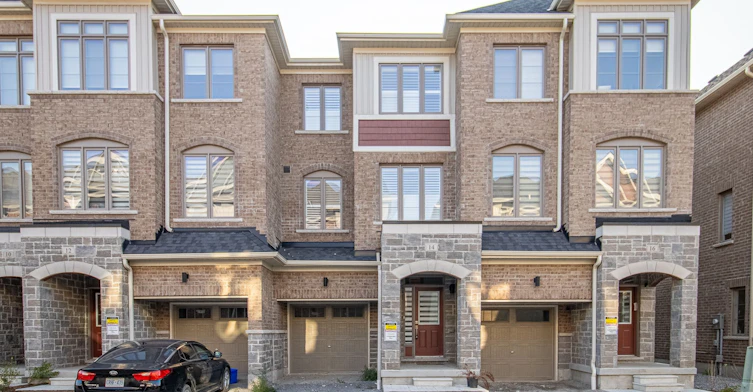 14 Waterside Way, Whitby, ON, L1N 0N1