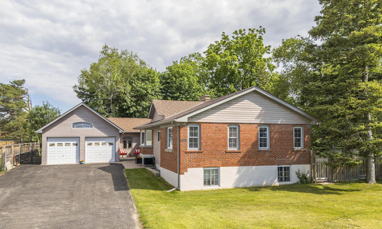 956 Bayshore Court
