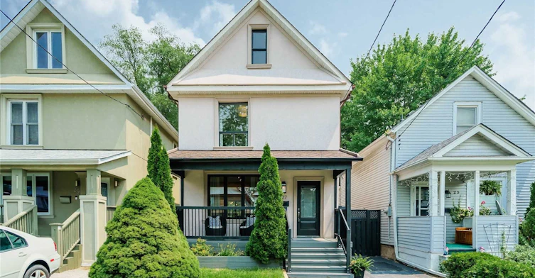Upper-27 Coleridge Avenue, Toronto, ON, M4C 4H4