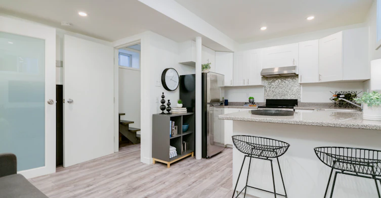 Lower-27 Coleridge Avenue, Toronto, ON, M4C 4H4 - 6