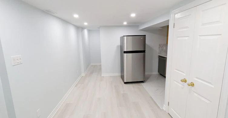 Lower-90 Oakvale Avenue, Toronto, ON, M4J 1J1 - 4