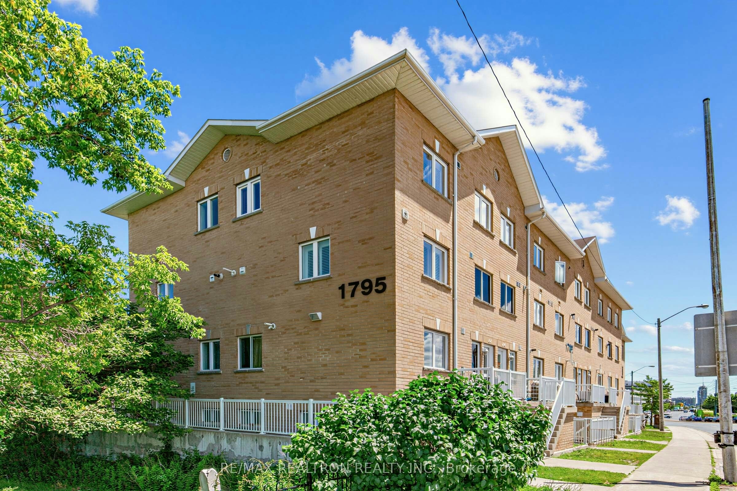 205-1795 Markham Road, Toronto, ON, M1B 2Z7 - 2
