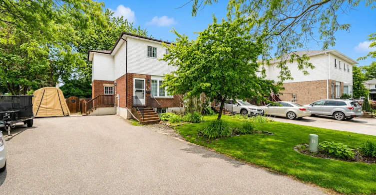 818 Buttonbush Court, Oshawa, ON, L1K 2H9