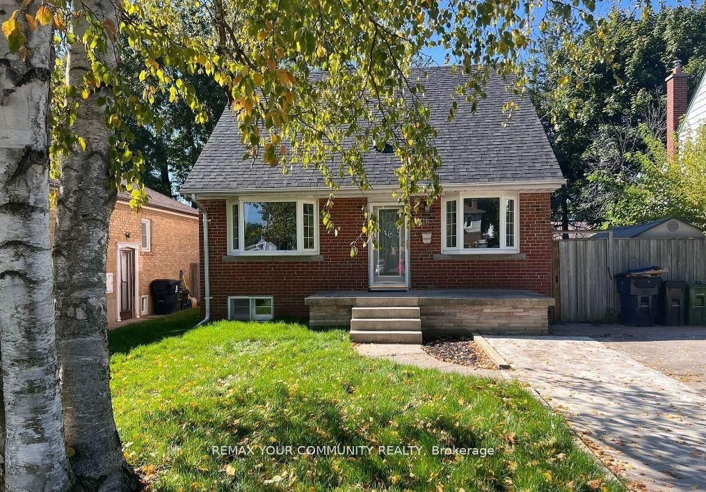 16 Robertsfield Crescent, Toronto, ON, M1R 2X2 - 2