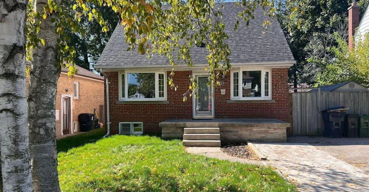 16 Robertsfield Crescent, Toronto, ON, M1R 2X2 - 2