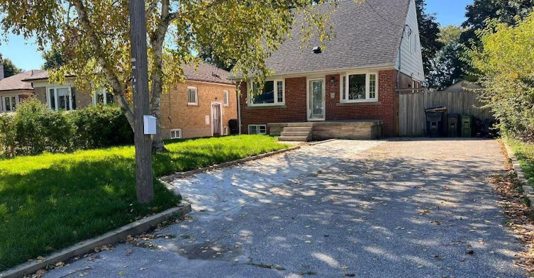 16 Robertsfield Crescent, Toronto, ON, M1R 2X2