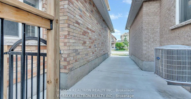 4 Oceanpearl Crescent, Whitby, ON, L1N 8Y5 - 2