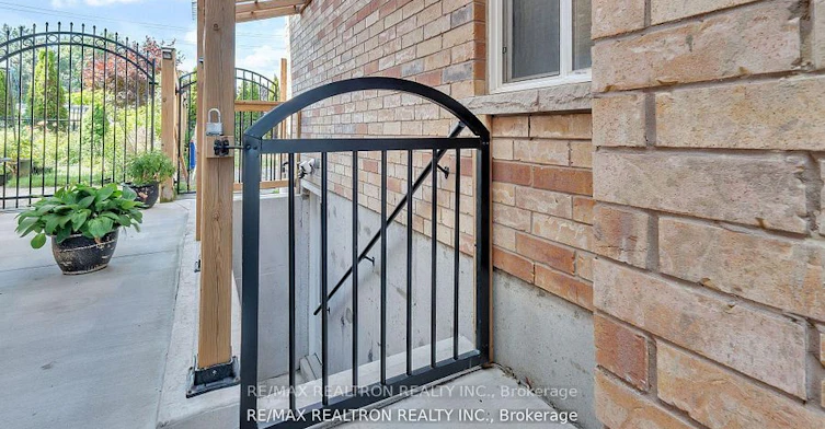 4 Oceanpearl Crescent, Whitby, ON, L1N 8Y5 - 3