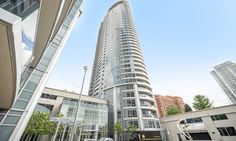 #1711-125 Village Green Square