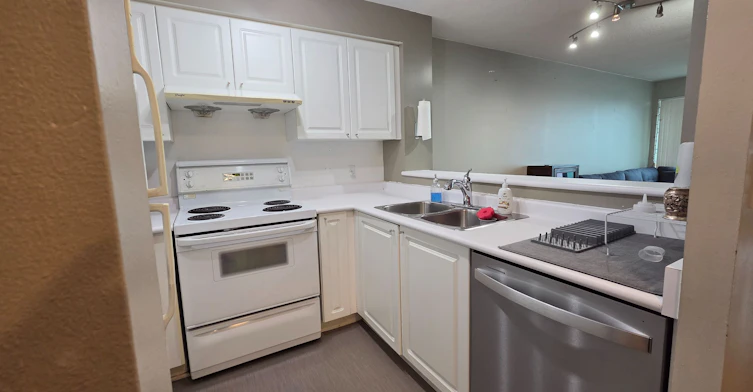 2212-11 Lee Centre Drive, Toronto, ON, M1H 3J5 - 9