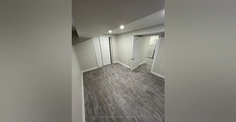 105 Wye Valley Road, Toronto, ON, M1P 2A7 - 8