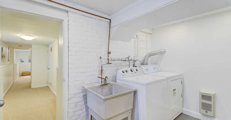 Main & Bsmt-41 Hastings Avenue, Toronto, ON, M4L 2L1 - 12