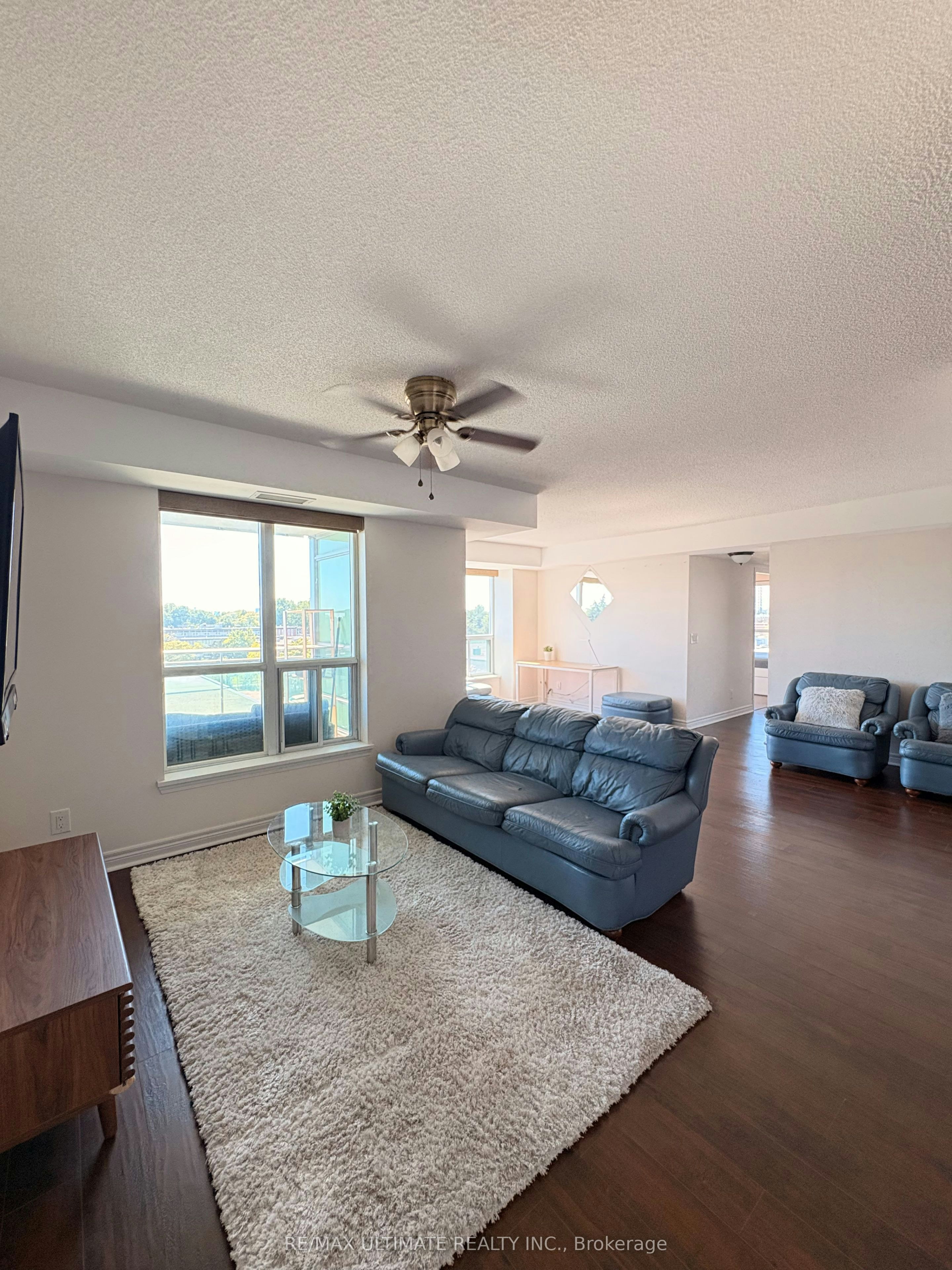 425-60 Fairfax Crescent, Toronto, ON, M1L 0E1 - 2
