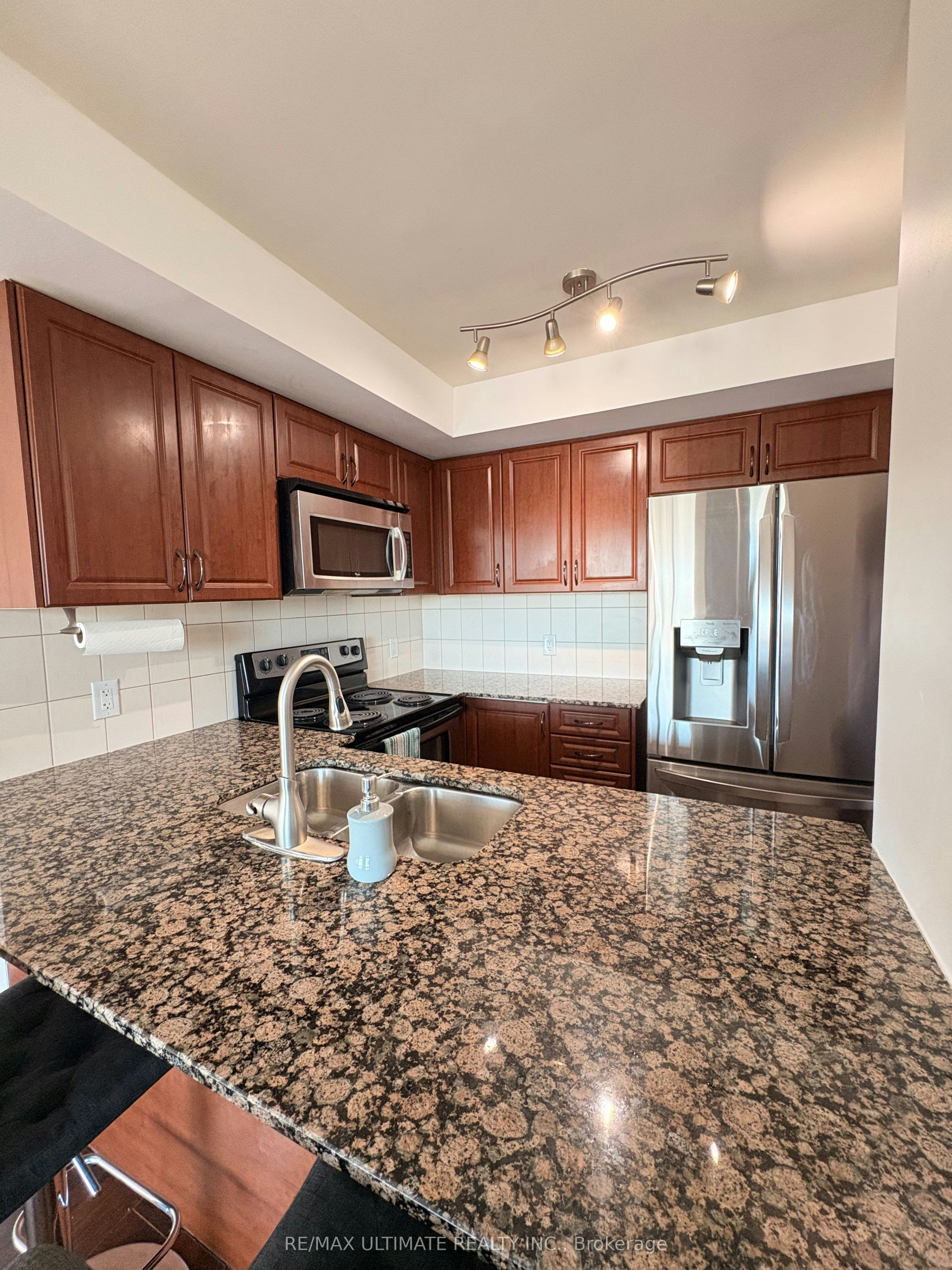 425-60 Fairfax Crescent, Toronto, ON, M1L 0E1 - 8