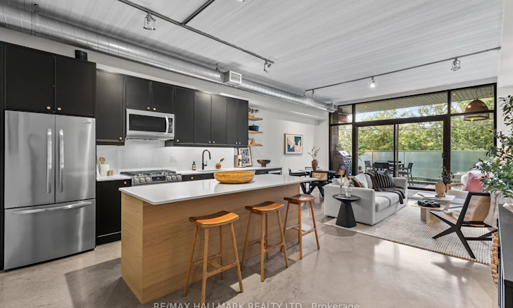 202-747 Queen Street E
