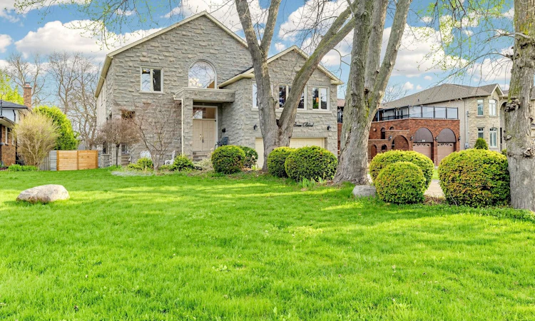 52 Cedar Brae Boulevard
