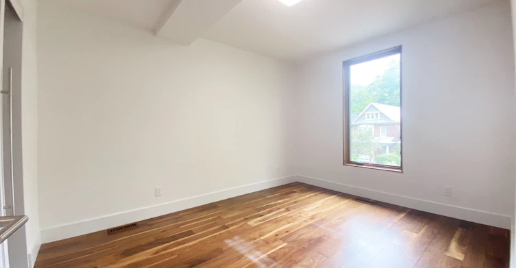 32 Elmer Avenue, Toronto, ON, M4L 3R7 - 19