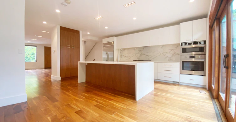 32 Elmer Avenue, Toronto, ON, M4L 3R7 - 6