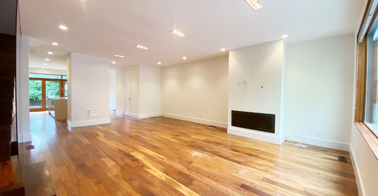 32 Elmer Avenue, Toronto, ON, M4L 3R7 - 2