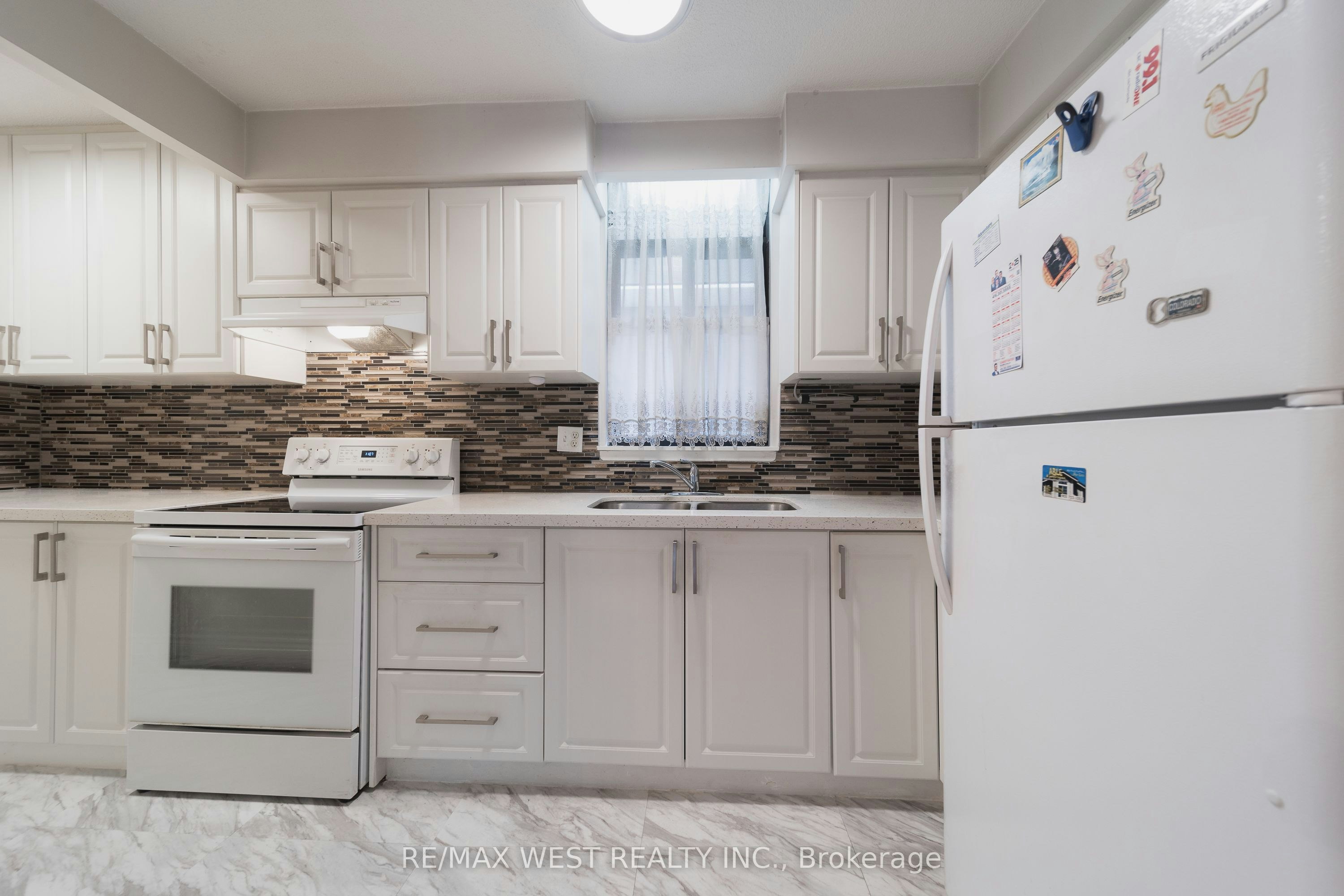 1-202-50 Old Kingston Road, Toronto, ON, M1E 4Y1