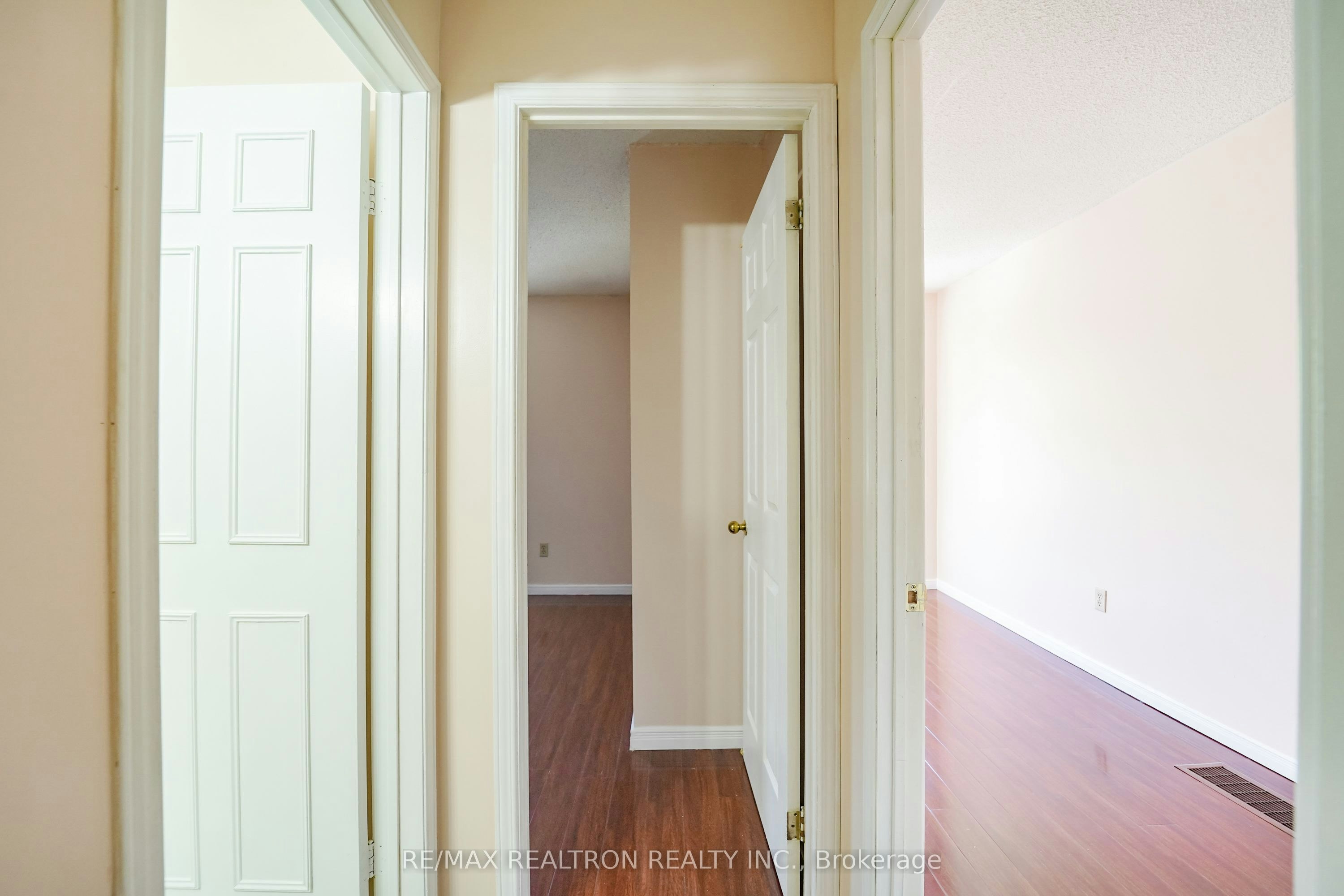 24-25 Cardwell Avenue, Toronto, ON, M1S 4Y7 - 26