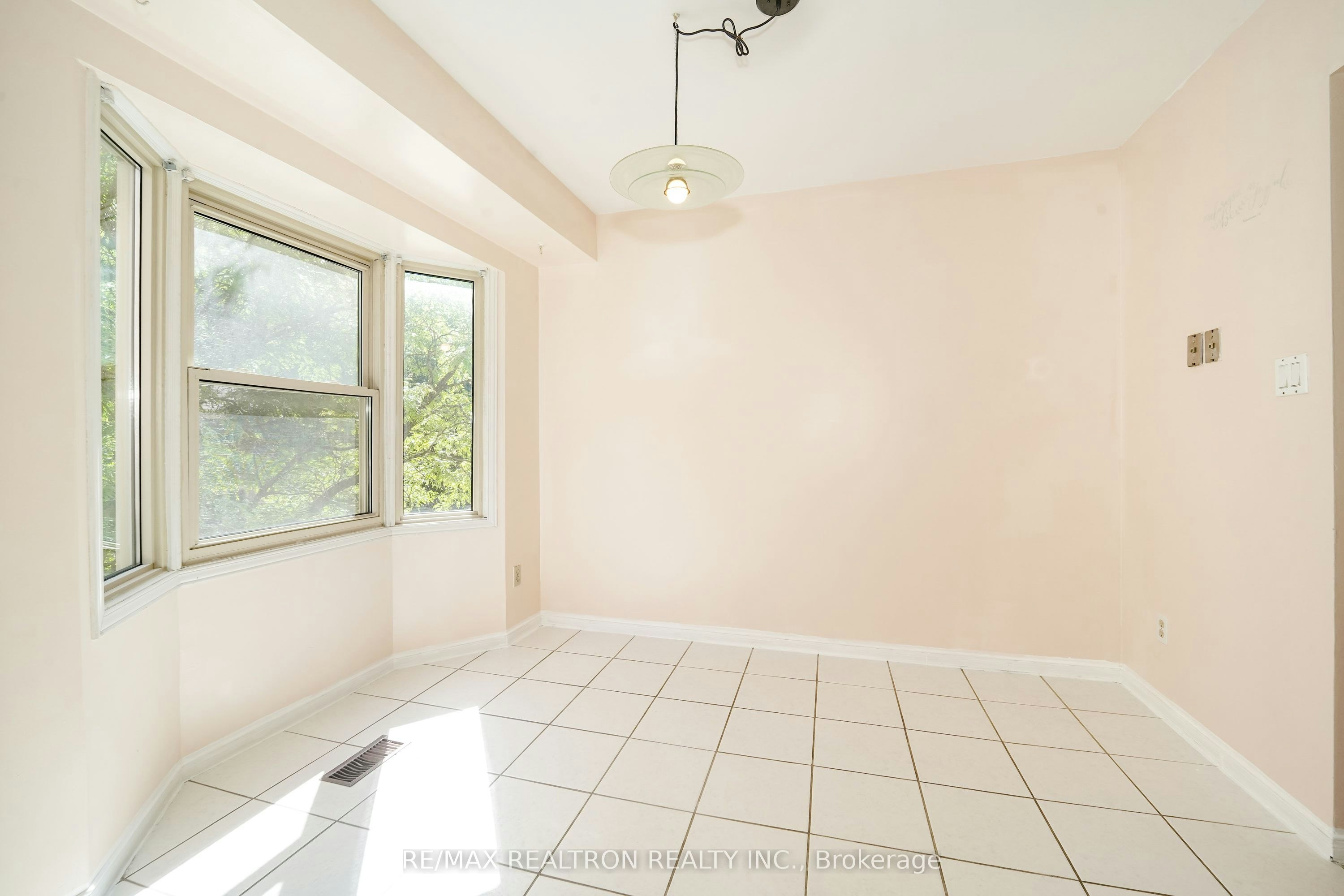 24-25 Cardwell Avenue, Toronto, ON, M1S 4Y7 - 13