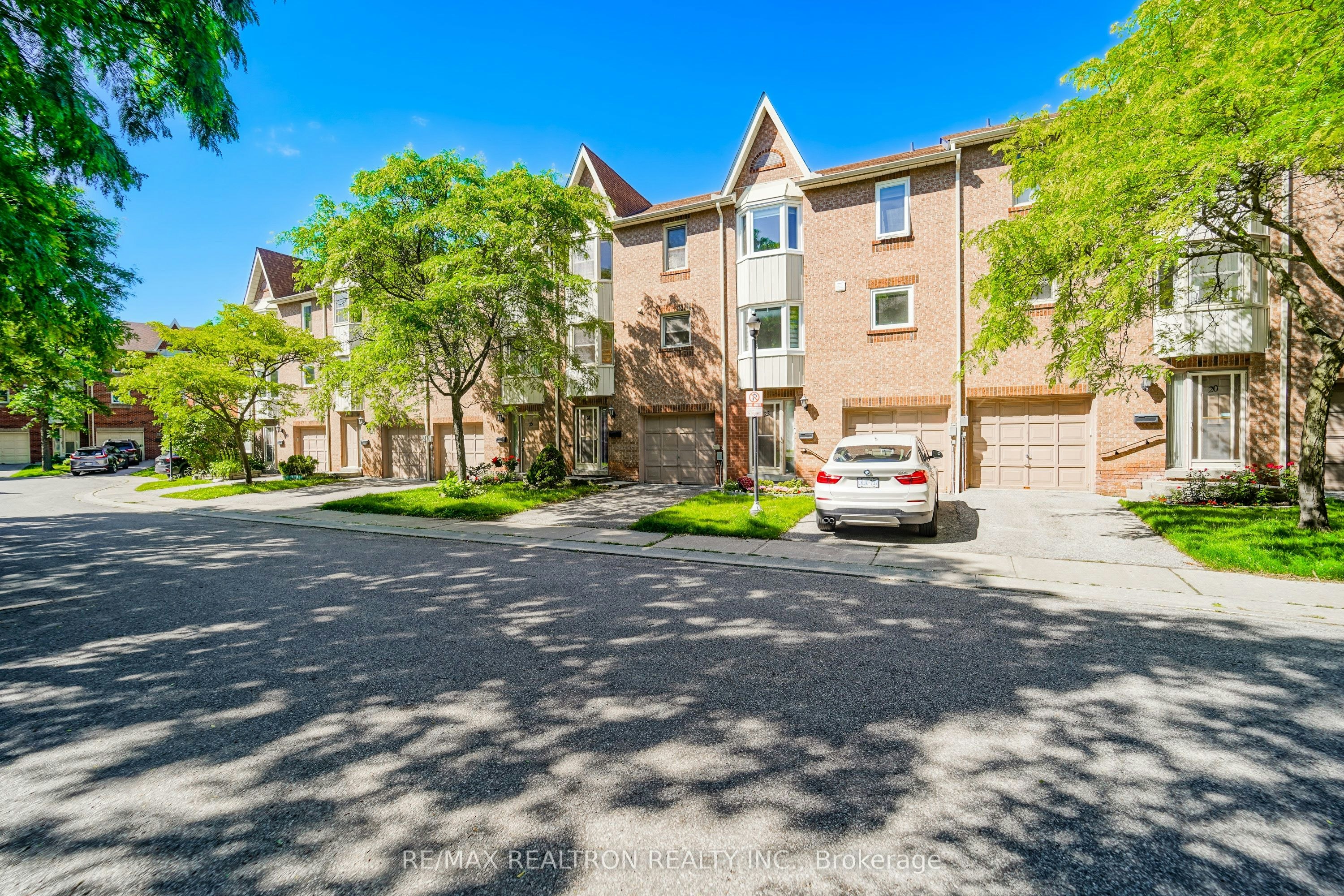24-25 Cardwell Avenue, Toronto, ON, M1S 4Y7 - 2