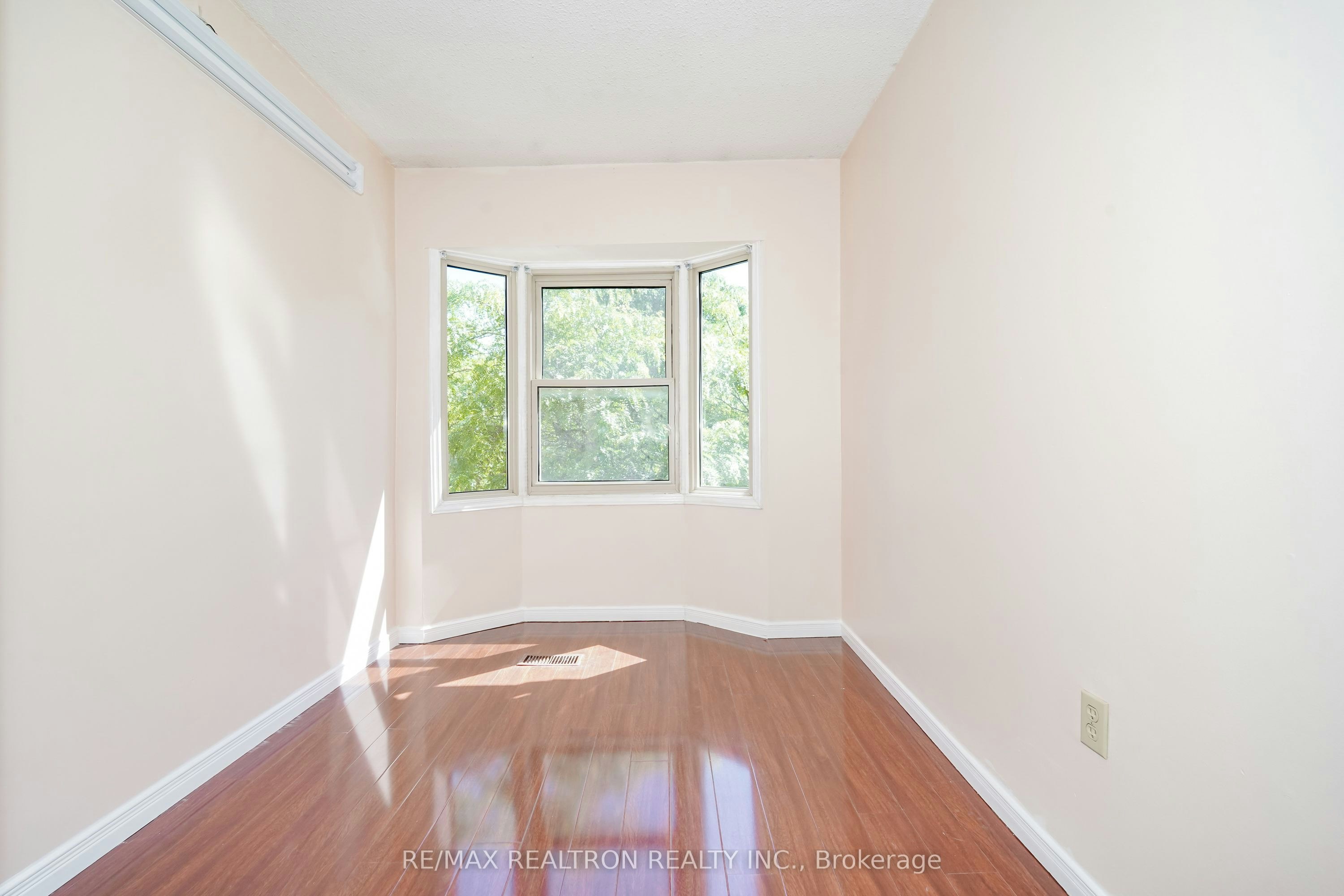 24-25 Cardwell Avenue, Toronto, ON, M1S 4Y7 - 31