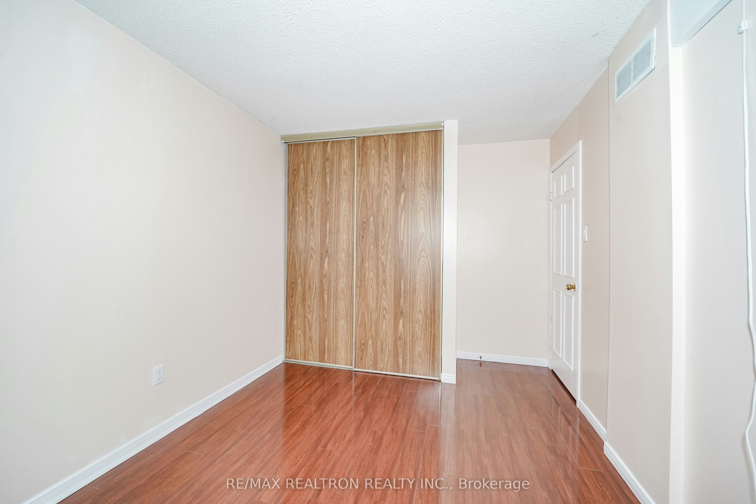 24-25 Cardwell Avenue, Toronto, ON, M1S 4Y7 - 24
