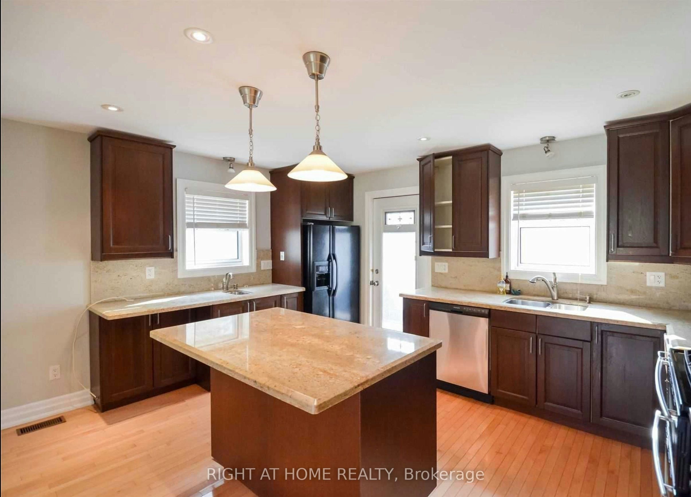526 Poplar Avenue, Ajax, ON, L1S 1G1 - 3