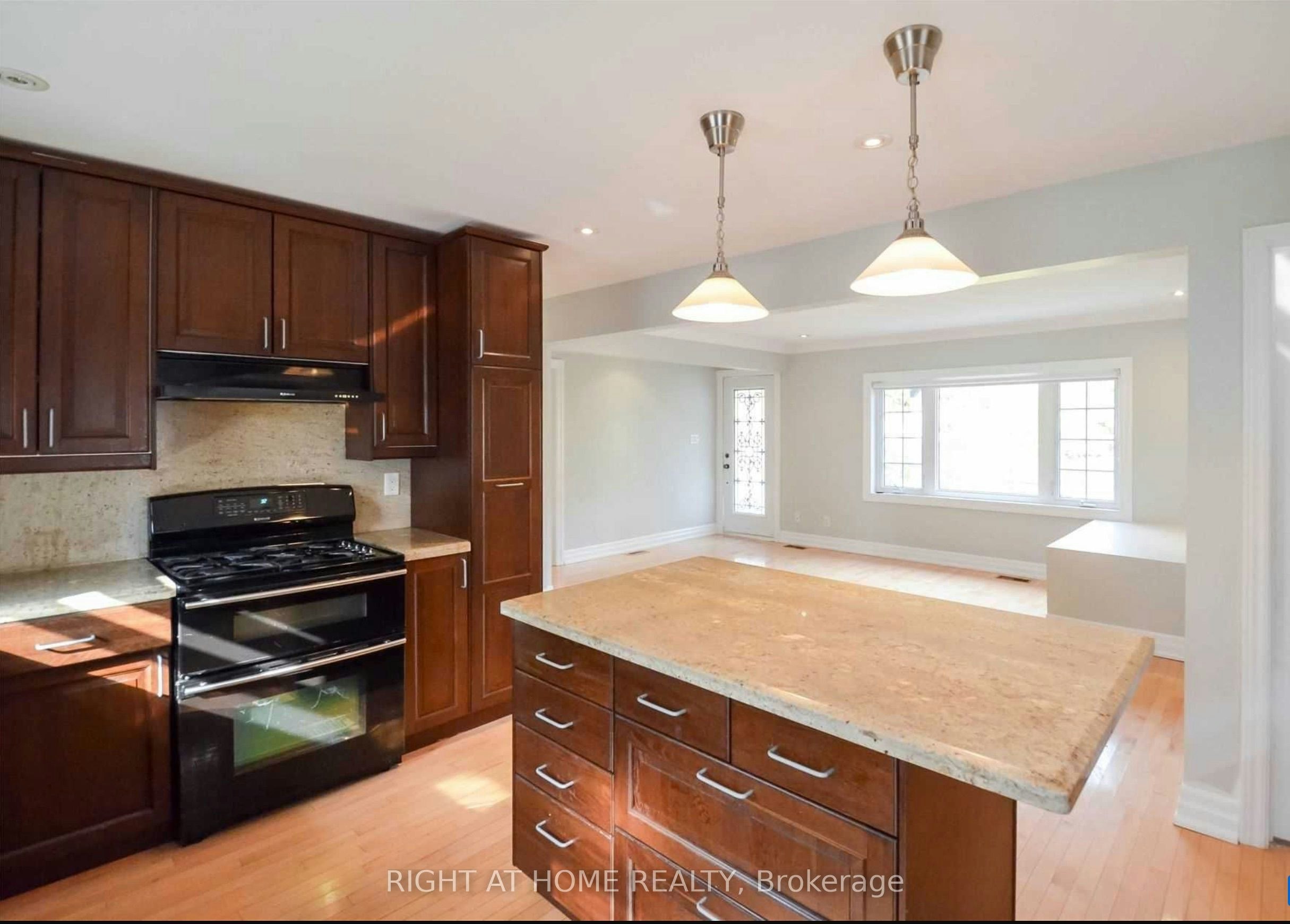 526 Poplar Avenue, Ajax, ON, L1S 1G1 - 2