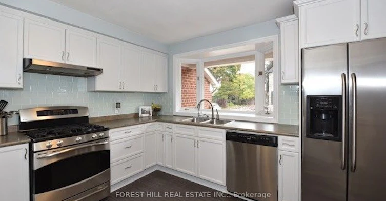 105 Parkview Hill Crescent, Toronto, ON, M4B 1R5 - 3