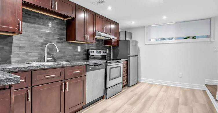 22 Scotswood Road, Toronto, ON, M1R 3N2 - 6