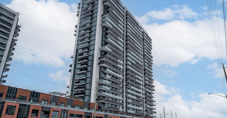 1203-2545 Simcoe Street N, Oshawa, ON, L1L 0W3