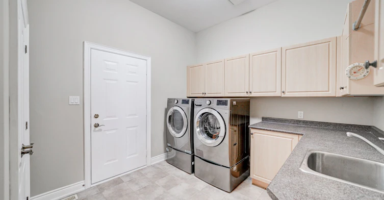 23 Hanover Court, Whitby, ON, L1N 7J1 - 23