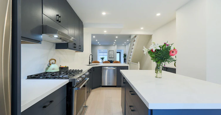 35 Dingwall Avenue, Toronto, ON, M4J 1C4 - 14