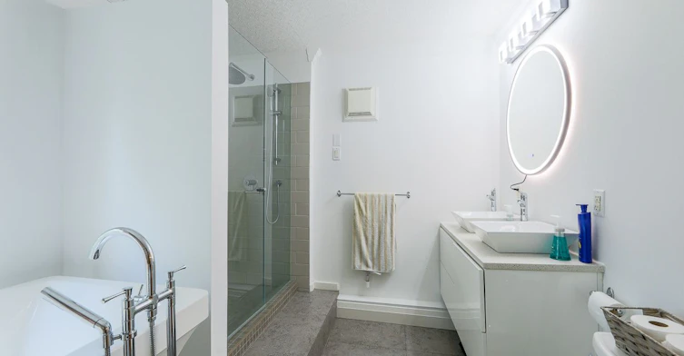 35 Dingwall Avenue, Toronto, ON, M4J 1C4 - 22