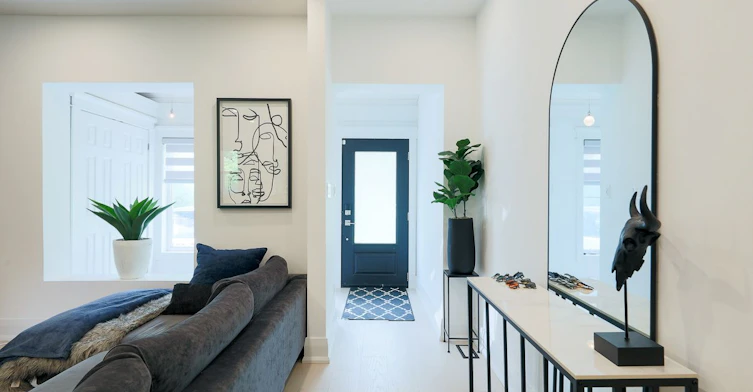 35 Dingwall Avenue, Toronto, ON, M4J 1C4 - 3